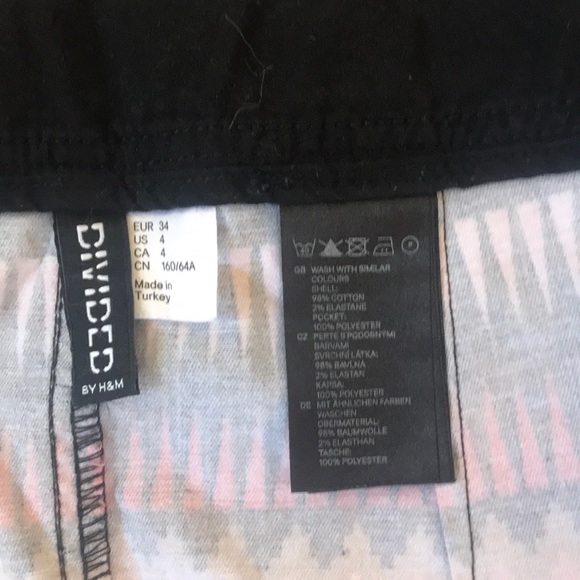 SOLD: Aztec pattern mini skirt - Picture 4 of 4